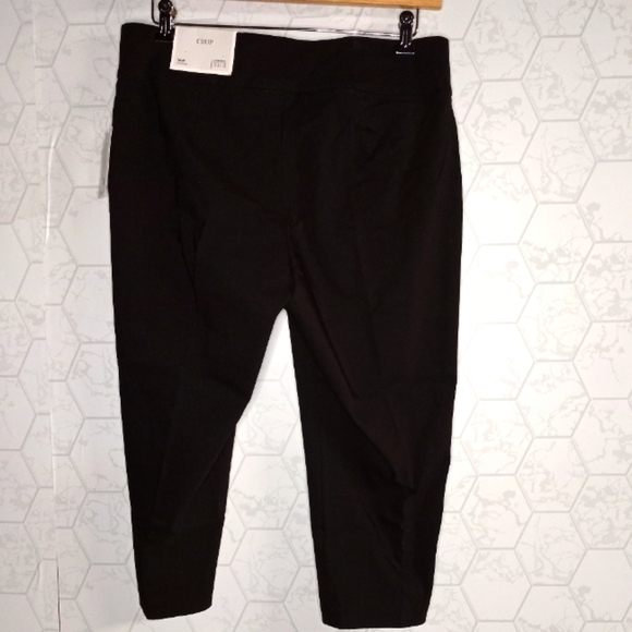 Christopher & Banks Signature Slimming Luxe crops - Picture 5 of 15